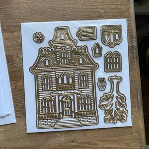 Anna Griffin Dies Haunted House dies